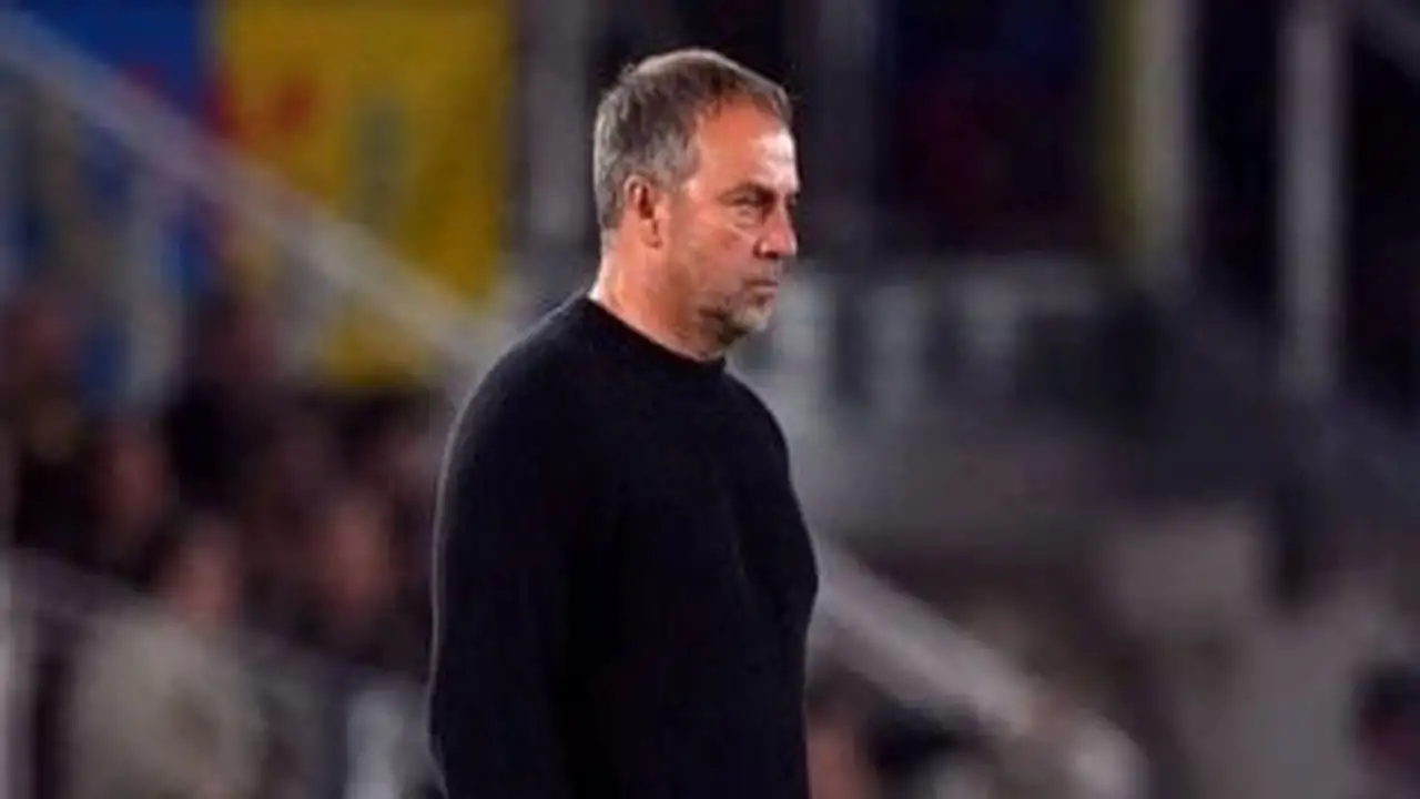 فليك يُرجئ تمديد عقده مع برشلونة لنهاية الموسم